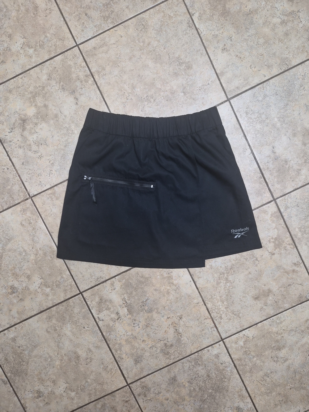 Womens Reebok Skirt Faux Wrap Black Size Small S Asymmetrical Zipper Pocket ✨️💫